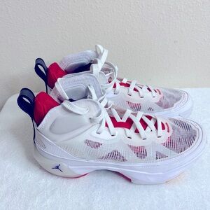 Nike Air Jordan 37 youth 6.5 Hare white excellent condition lightly worn